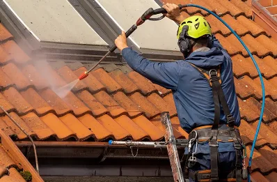 Démoussage et hydrofuge de toiture à Cassuéjouls
