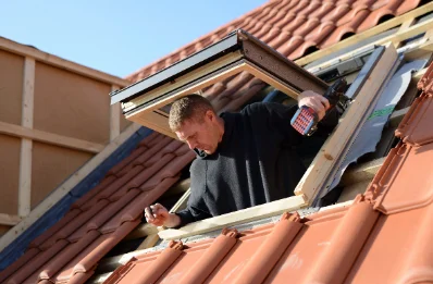 Pose de fenêtres de toit Velux à Cassuéjouls